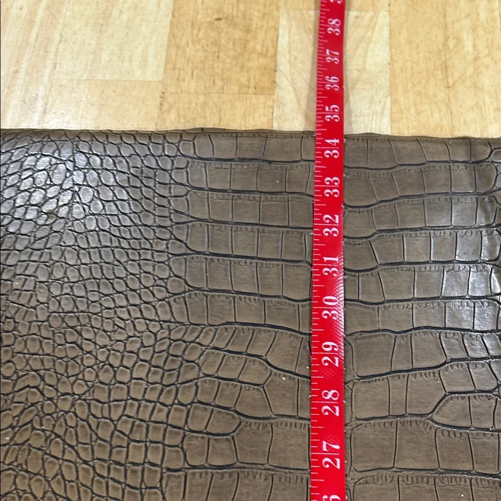 Elegant Brown Crocodile Pattern Foam Mat